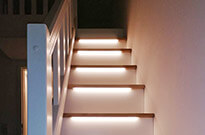 Bild 266: Treppenschrank mit beleuchteten Stufen