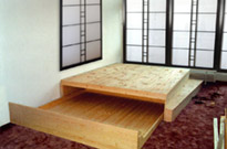 Bild 004: Podestbett / Bett mit Bettkästen