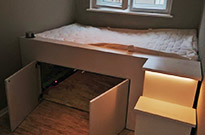 Bild 332: Podestbett mit Stauraum