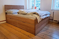 Bild 767: Maßgefertigtes Podestbett, Eiche geölt