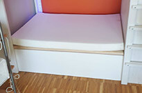 Bild 870a: Podestbett als Truhe