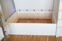 Bild 870b: Podestbett als Truhe