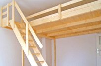 Bild 017: Hochbett / Hochetage mit großer Treppe mit Handlauf