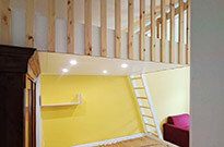 Bild 661: Hochbett mit Deckenaufhängung