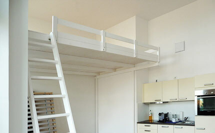 Bild 012: Hochbett / Hochetage mit Treppe