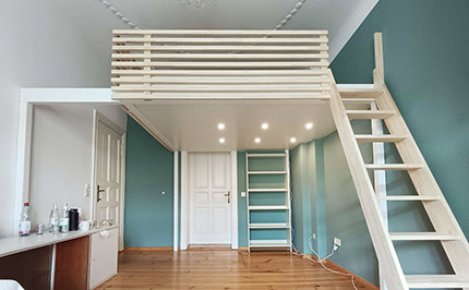 Bild 811: Modernes Hochbett mit Trägerbalken-Konstruktion