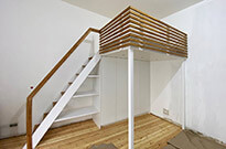 Bild 491: Hochbett mit Treppenregal und Schrank