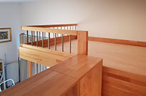 Bild 871c: Hochbett mit Treppenschrank und Regalgeländer