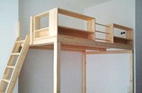 Bild 002: Hochbett mit Regal-Geländer