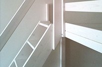 Bild 029: Große Treppe mit Handlauf