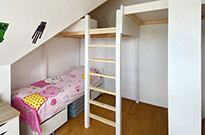 Bild 721: Hochbett mit senkrechter Leiter