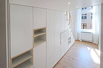 Bild 370: Hochetage mit Schrankwand & Treppenschrank