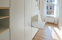 Bild 371: Hochetage mit Schrankwand & Treppenschrank