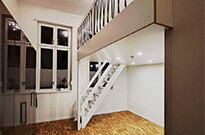Bild 516: Hochetage mit großer Treppe und beidsetigem Handlauf