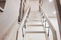 Bild 778: Hochetage mit großer Treppe und beidseitigem Handlauf