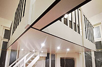 Bild 801: Hochetage mit großer Treppe und LED-Beleuchtung