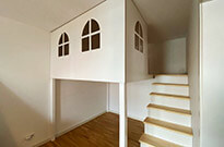 Bild 400: Hausbett mit Treppenregal