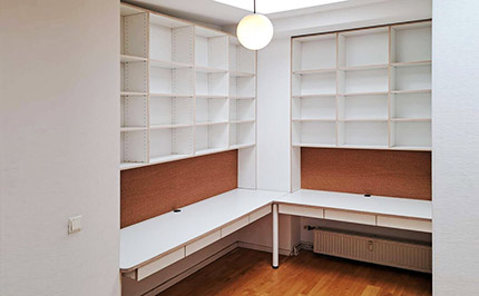 Bild 575: Arbeitszimmer mit Wandregalen