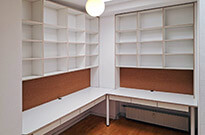 Bild 576: Arbeitszimmer mit Wandregalen