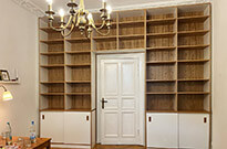 Bild 611: Regalwand aus Eiche, optischer Mix aus Eiche natur und weiß beschichtet