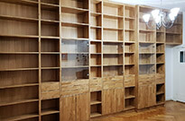 Bild 853a: Bibliothek nach Maß – große Regal-Schrankwand aus Eichenholz
