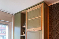 Bild 839a: Schrank mit Klapptisch und LED-Beleuchtung
