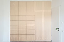 Bild 863a: Maßgefertigte Schrankwand mit Kleiderschrank & Schubladen