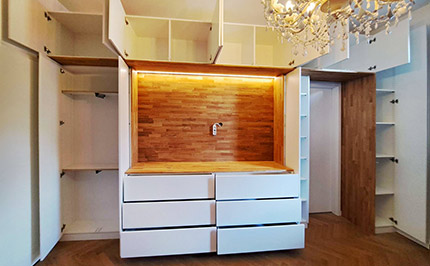 Bild 701: Schrankwand mit integriertem TV-Sideboard