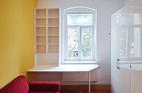 Bild 667: Großer Schreibtisch mit Regalaufbau