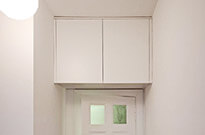 Bild 649: Stauraum über Tür