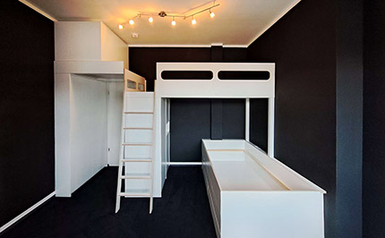 Bild 566: Raumkonzept Kinderzimmer: Hochbett & Podestbett mit viel Stauraum & Schreibtisch