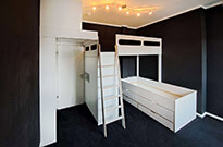 Bild 568: Raumkonzept Kinderzimmer: Hochbett & Podestbett mit viel Stauraum & Schreibtisch