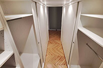 Bild 441: Hochbett mit Treppenschrank und begehbarem Kleiderschrank