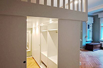 Bild 442: Hochbett mit Treppenschrank und begehbarem Kleiderschrank