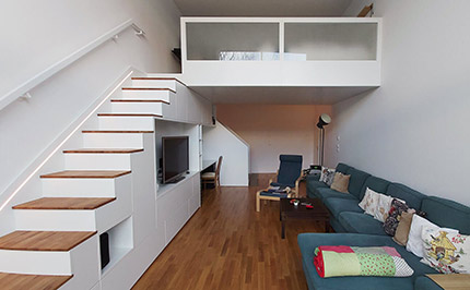 Bild 411: Hochetage mit Treppenschrank und Schrankwand