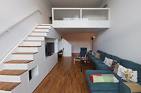 Bild 411: Hochetage mit Treppenschrank und Schrankwand