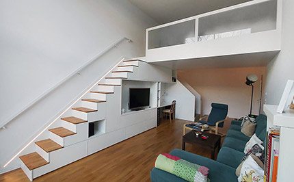 Bild 412: Hochetage mit Treppenschrank und Schrankwand