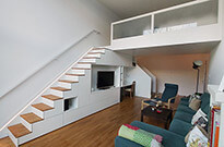 Bild 412: Hochetage mit Treppenschrank und Schrankwand
