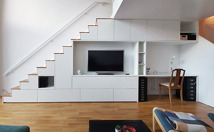 Bild 414: Hochetage mit Treppenschrank und Schrankwand
