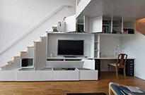 Bild 415: Hochetage mit Treppenschrank und Schrankwand