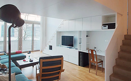 Bild 417: Hochetage mit Treppenschrank und Schrankwand
