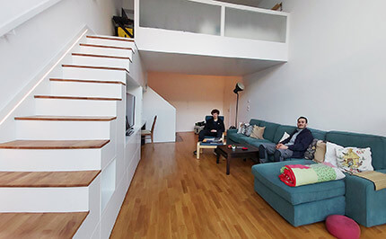 Bild 424: Hochetage mit Treppenschrank und Schrankwand