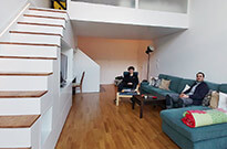Bild 424: Hochetage mit Treppenschrank und Schrankwand