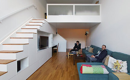 Bild 425: Hochetage mit Treppenschrank und Schrankwand