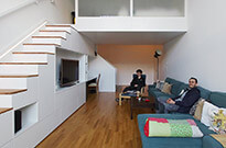 Bild 425: Hochetage mit Treppenschrank und Schrankwand