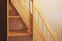 Bild 270: Große Treppe mit Treppenregal