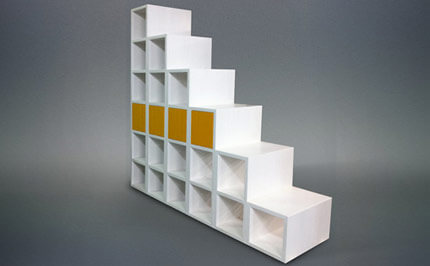 Bild 152: Treppenregal, mit 4 Auszügen / Schubkästen, weiß lackiert, Preis ab 1.600 €