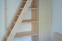 Bild 158: Treppenregal mit Standardtreppe und Wandschrank, Maßeinbau