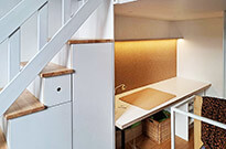 Bild 635c: Hochetage mit Treppenschrank, Schreibtisch und Kleiderschrank