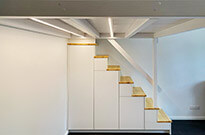 Bild 581: Hochbett mit Treppenschrank geschlossen
